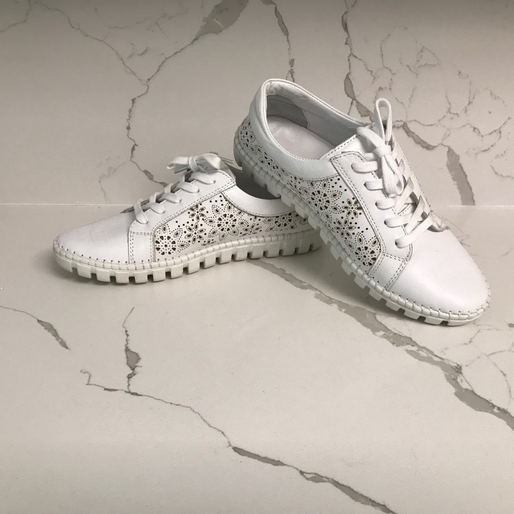 Roamers Austin Sneakers Women’s Euro 36 / US 6 White